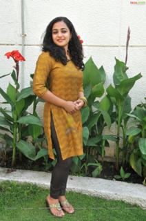 Nithya Menon feet photo thumbnail