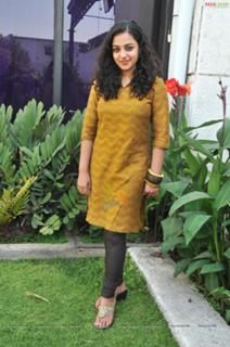 Nithya Menon feet photo thumbnail