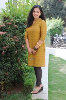 Nithya Menon feet photo thumbnail