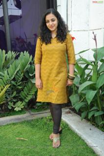 Nithya Menon feet photo thumbnail