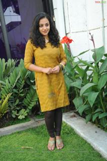 Nithya Menon feet photo thumbnail