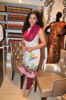 Nithya Menon feet photo thumbnail