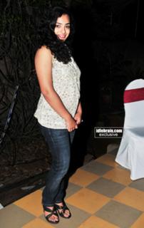Nithya Menon feet photo thumbnail