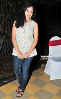 Nithya Menon feet photo thumbnail
