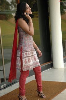 Nithya Menon feet photo thumbnail