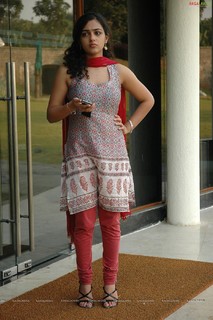 Nithya Menon feet photo thumbnail