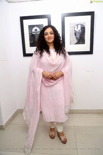 Nithya Menon feet photo thumbnail