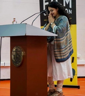 Nithya Menon feet photo thumbnail