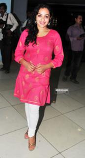 Nithya Menon feet photo thumbnail