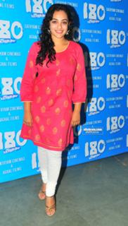 Nithya Menon feet photo thumbnail