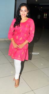 Nithya Menon feet photo thumbnail