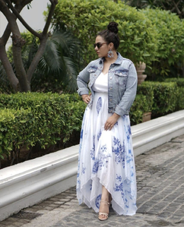 Nithya Menon feet photo thumbnail