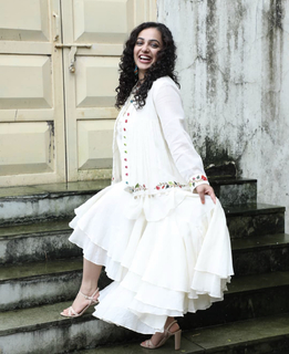 Nithya Menon feet photo thumbnail