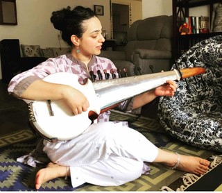 Nithya Menon feet photo thumbnail