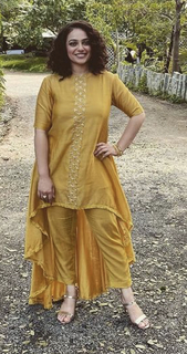 Nithya Menon feet photo thumbnail