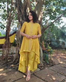 Nithya Menon feet photo thumbnail