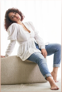 Nithya Menon feet photo thumbnail