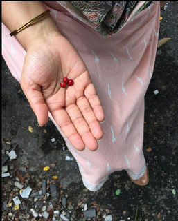 Nithya Menon feet photo thumbnail