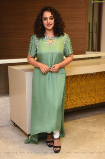 Nithya Menon feet photo thumbnail