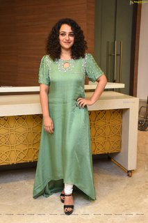 Nithya Menon feet photo thumbnail