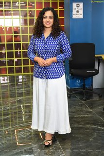 Nithya Menon feet photo thumbnail