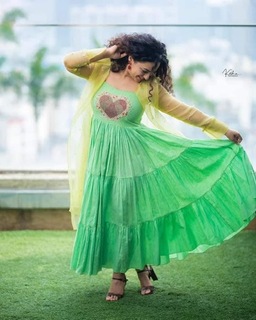 Nithya Menon feet photo thumbnail