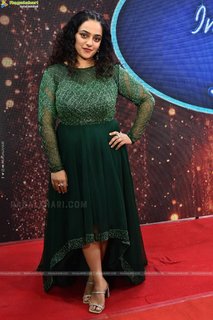 Nithya Menon feet photo thumbnail