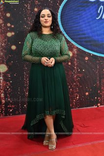 Nithya Menon feet photo thumbnail