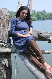 Nithya Menon feet photo thumbnail