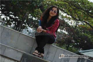 Nithya Menon feet photo thumbnail
