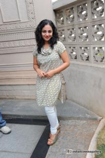 Nithya Menon feet photo thumbnail
