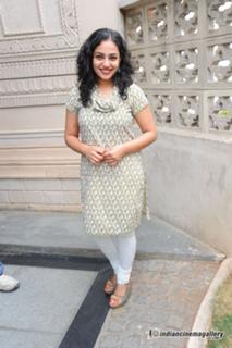 Nithya Menon feet photo thumbnail