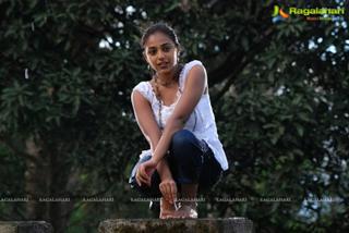 Nithya Menon feet photo thumbnail