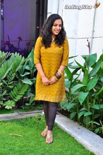 Nithya Menon feet photo thumbnail
