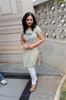 Nithya Menon feet photo thumbnail