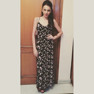 Nitibha Kaul feet photo 14