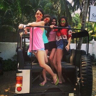 Nitibha Kaul feet photo 9