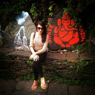 Nitibha Kaul feet photo 7