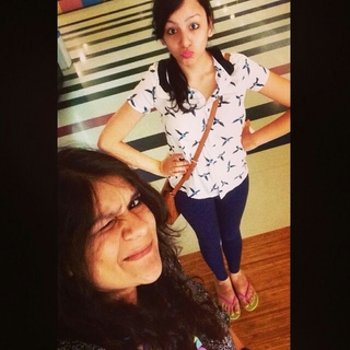 Nitibha Kaul feet photo 5