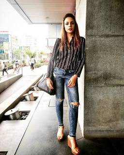 Nitibha Kaul feet photo 7