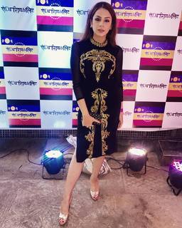Nitibha Kaul feet photo 2