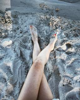 Nitibha Kaul feet photo 11