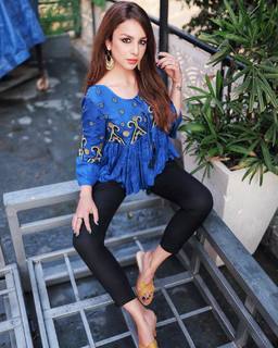 Nitibha Kaul feet photo 11
