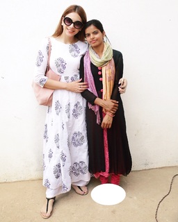 Nitibha Kaul feet photo 7