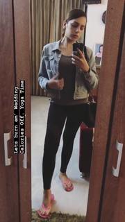 Nitibha Kaul feet photo 3
