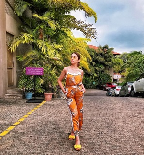 Nitibha Kaul feet photo 16