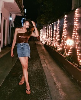 Nitibha Kaul feet photo 14