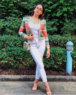 Nitibha Kaul feet photo 12