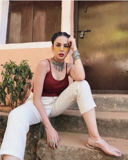Nitibha Kaul feet photo 16
