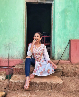 Nitibha Kaul feet photo 11